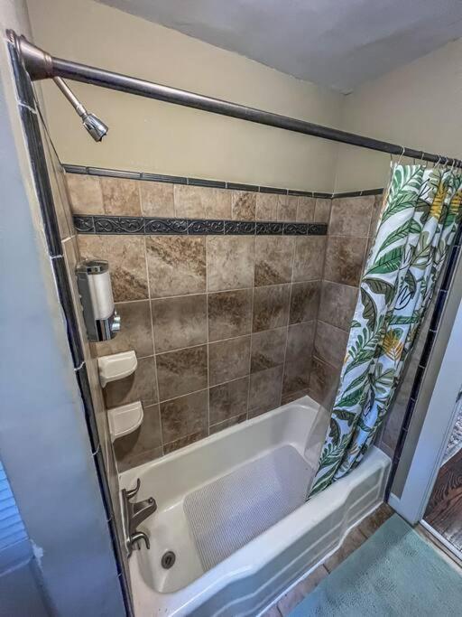 Historic Coastal Haven- Pet Friendly Fast Wi-Fi Villa Norfolk Exterior foto