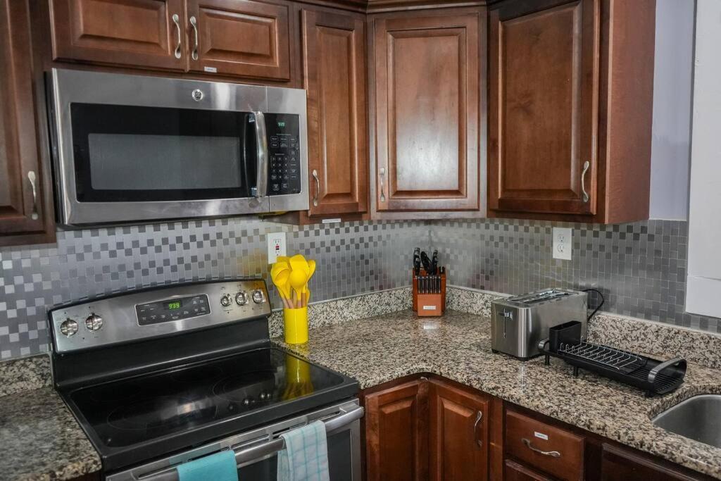 Historic Coastal Haven- Pet Friendly Fast Wi-Fi Villa Norfolk Exterior foto